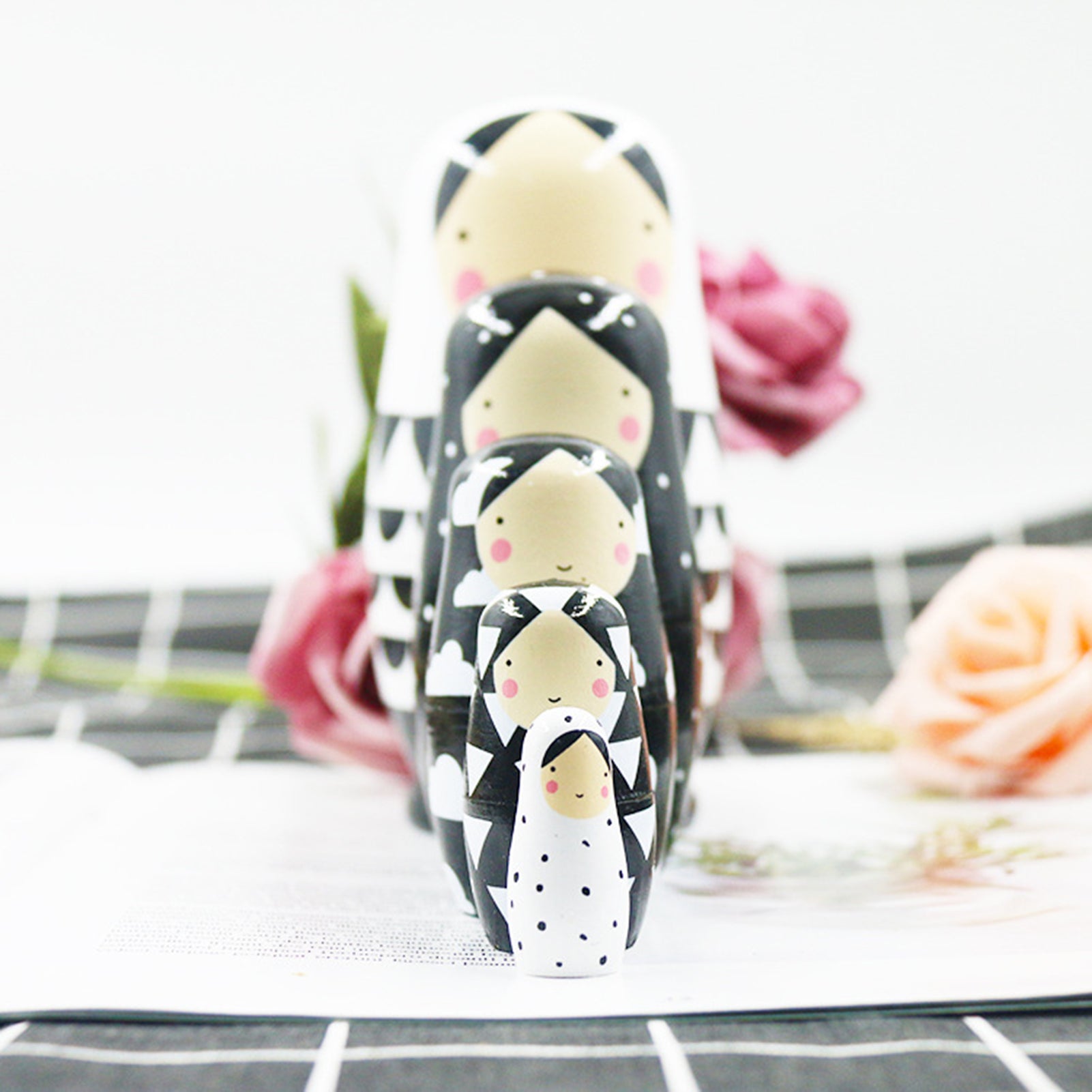 5Pcs Wooden Matryoshka Dolls J817590