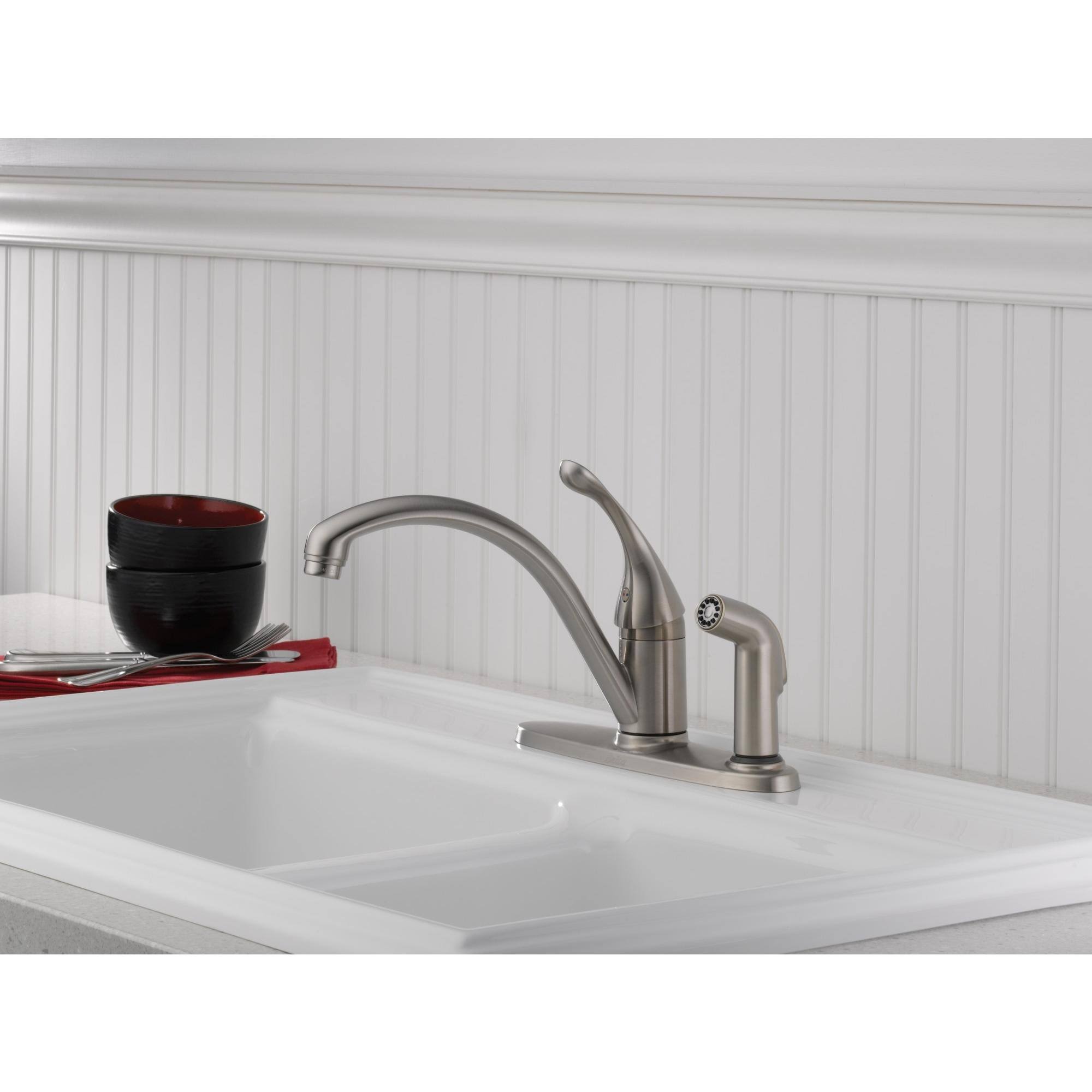 Chrome Single Handle Kitchen Faucet with Integral Spray T838