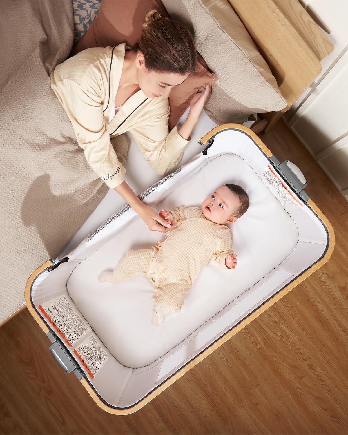 Portable Bedside Bassinet with Skin-Friendly Mattress Q561