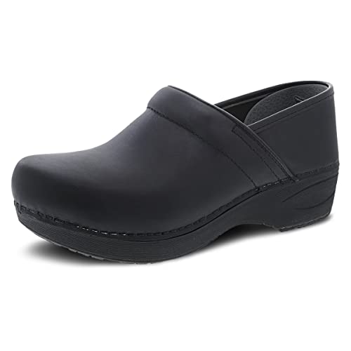 Lightweight Slip-Resistant Clogs K691
