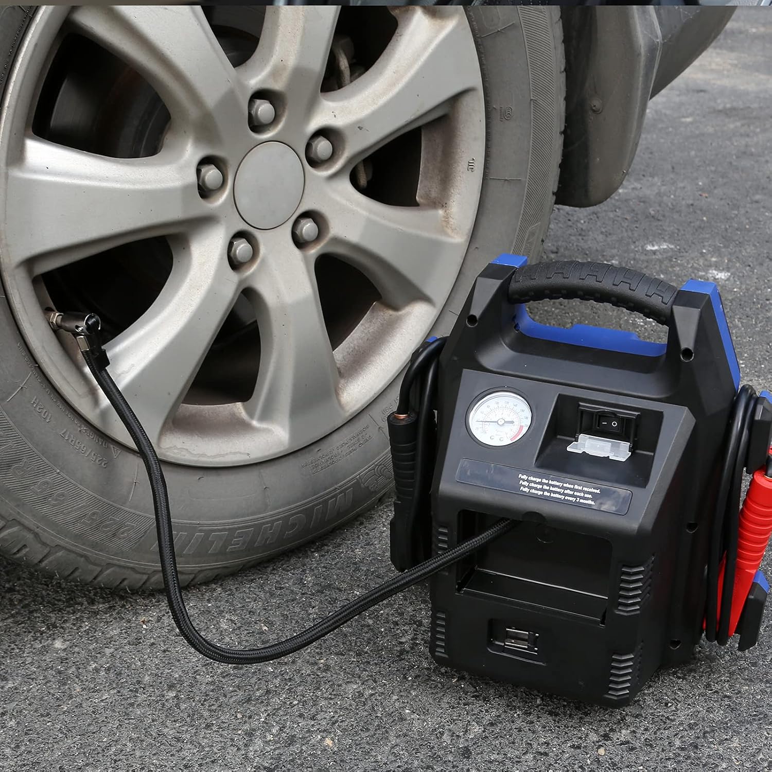 900 Peak/400 Instant Amps Portable Power Station Jump Starter with Air Compressor N4825