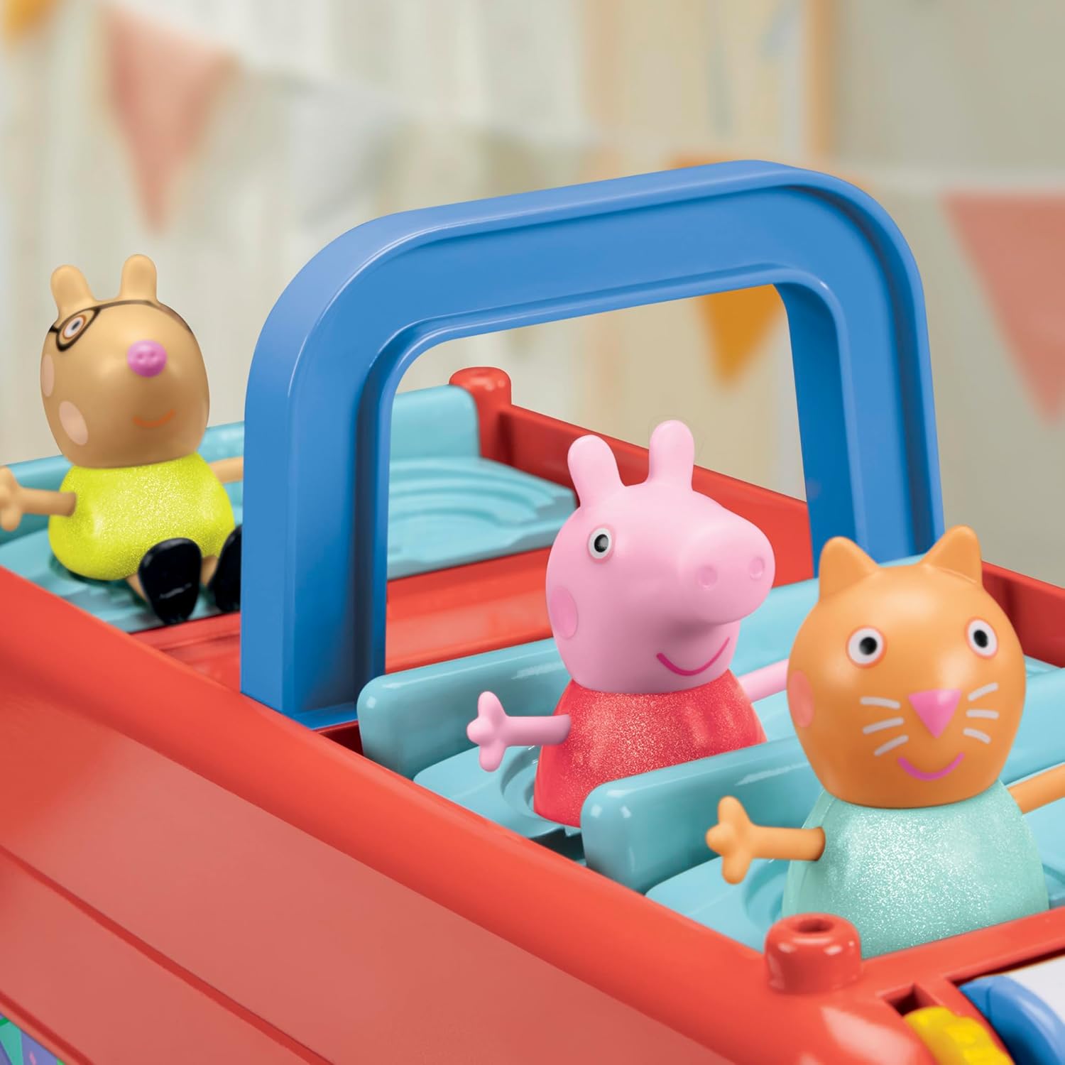 2-in-1 Party Bus Playset with 3 Figures and 13 Accessory Pieces I867