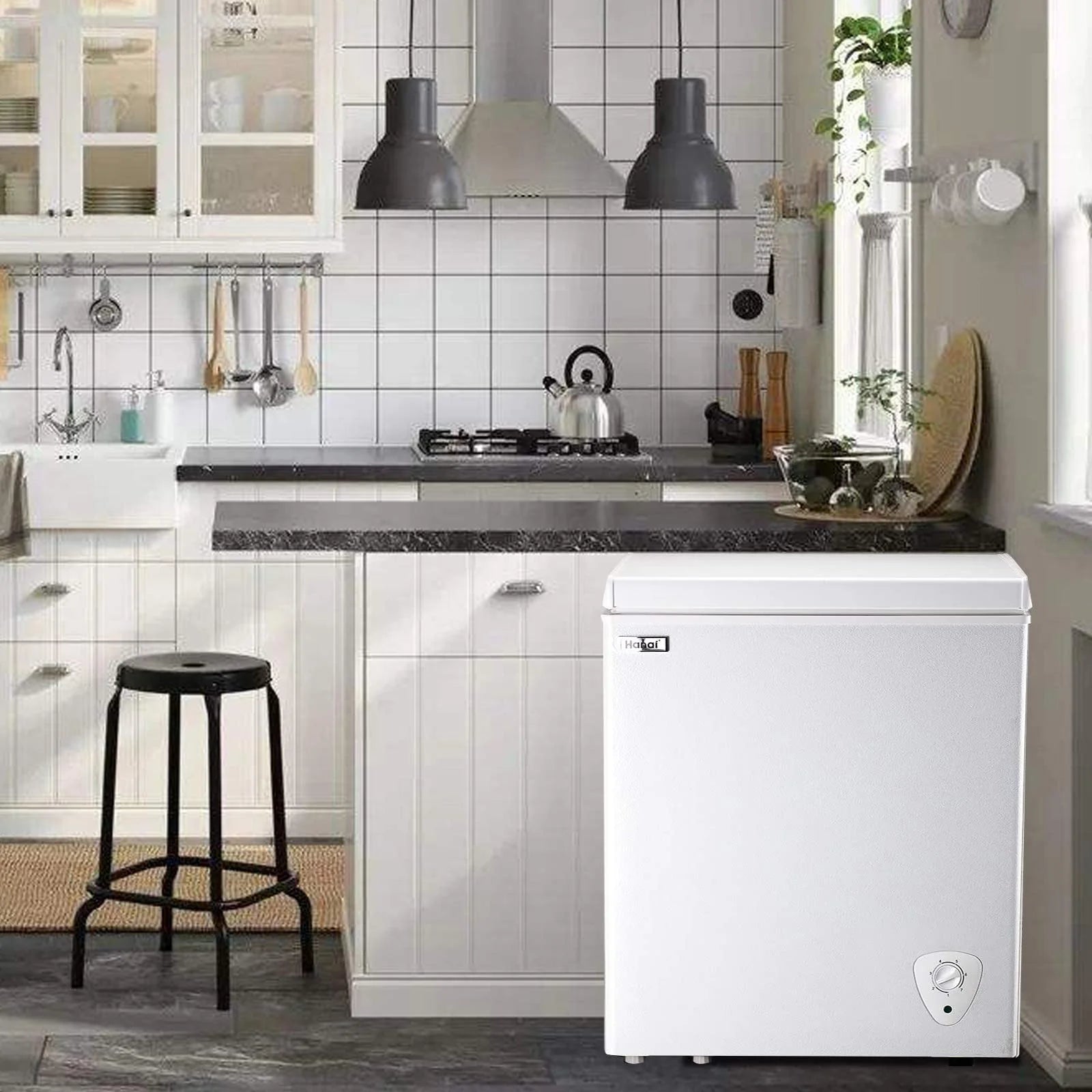 3.5 Cubic Top Open Door Chest Freezer with Removable Storage Basket Q9614