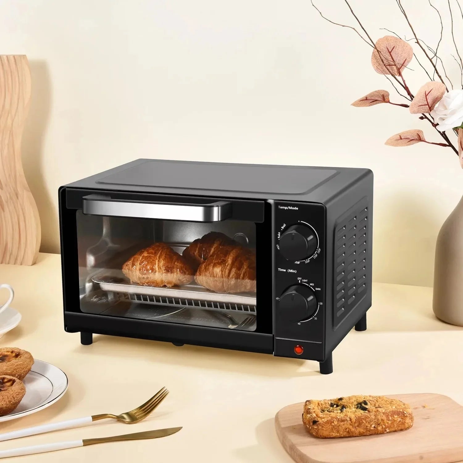 4-Slice Toaster Oven with Baking Rack and Pan in Black T77750