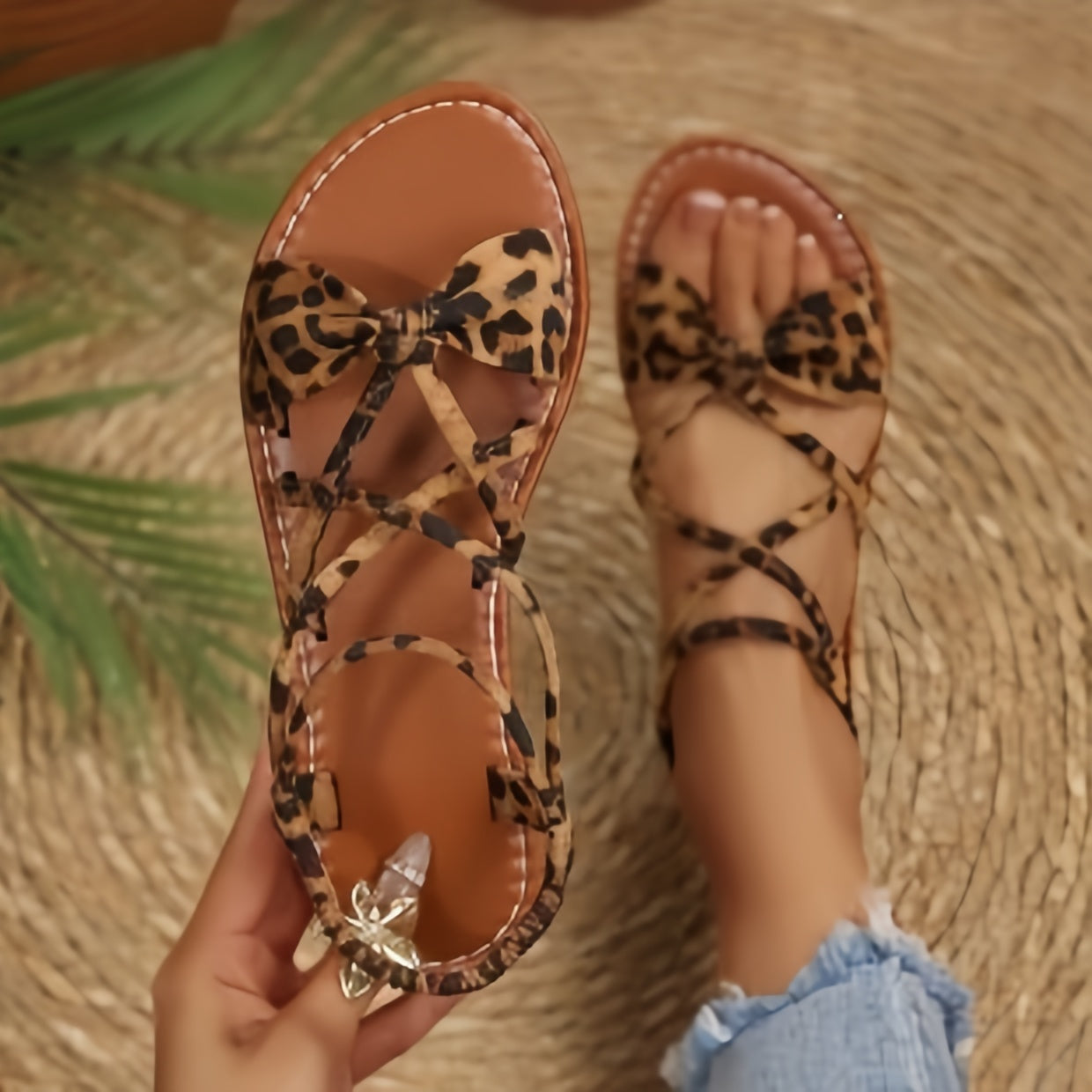 Women's Crisscross Strappy Bow Flat Sandals – Elegant Summer Gladiator Style