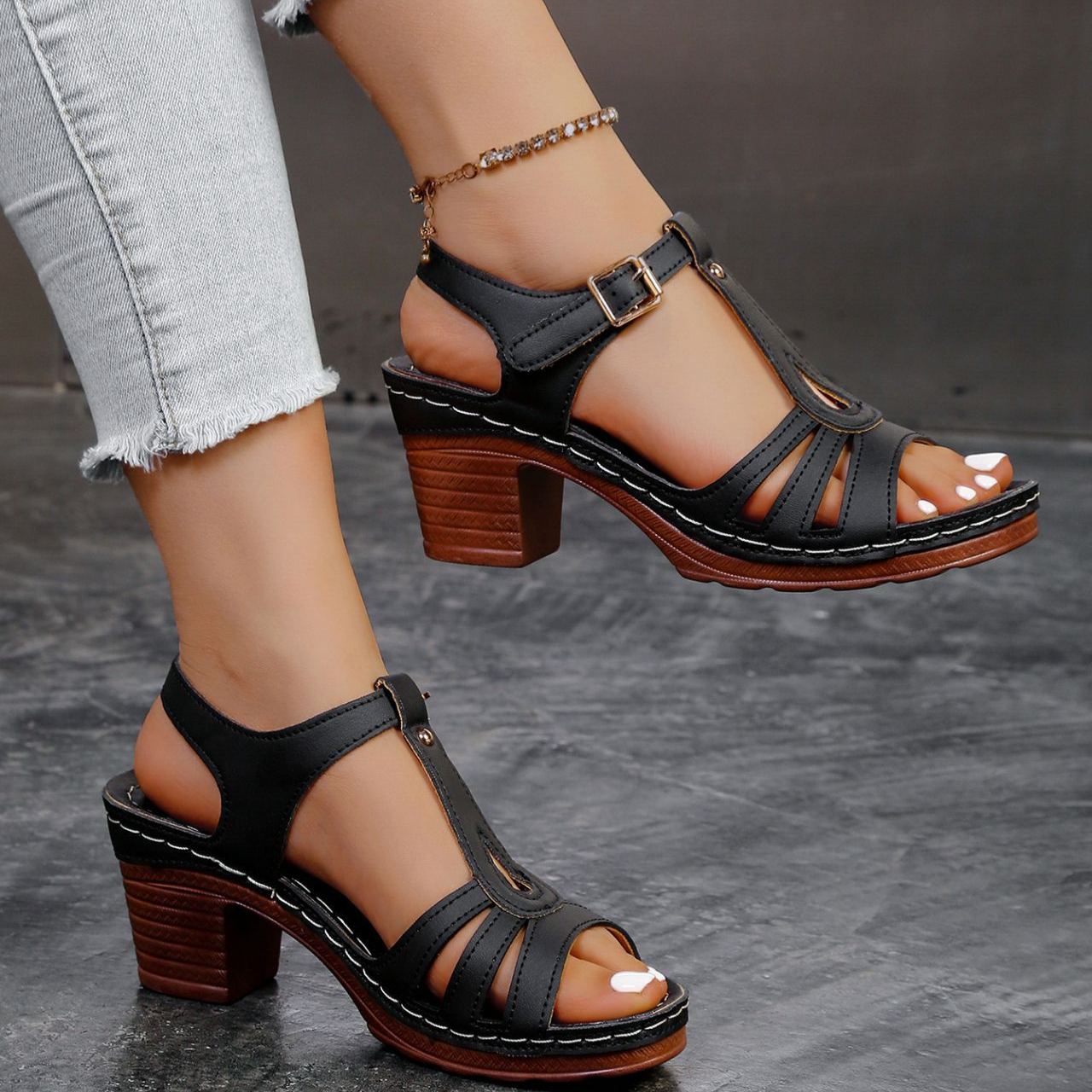 Women's 7cm Chunky Block Heel Sandals - T-Strap Cutout Platform Sandals