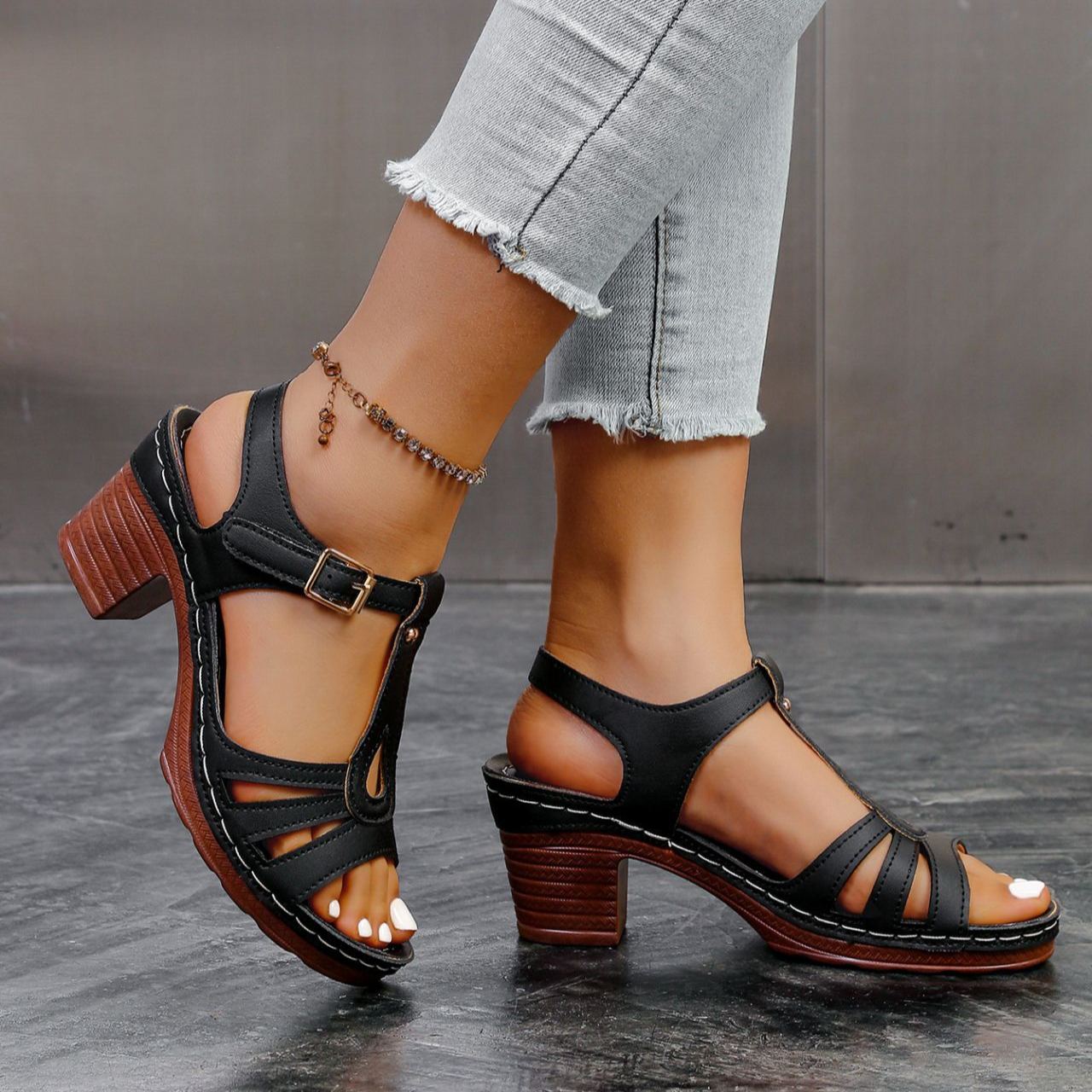 Women's 7cm Chunky Block Heel Sandals - T-Strap Cutout Platform Sandals