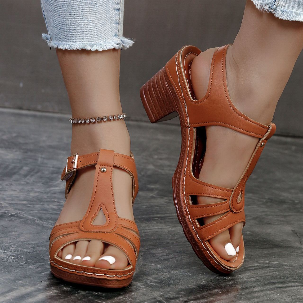 Women's 7cm Chunky Block Heel Sandals - T-Strap Cutout Platform Sandals